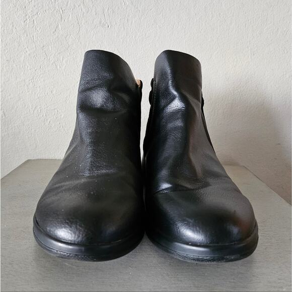 NATURALIZER BARITAROUND TOE  BOOTIE – WOMEN’S SIZE 8.5 – BLACK LEATHER / SUEDE - Picture 9 of 11